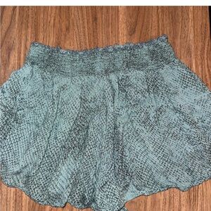 Chic Green Patterned Women's Mini Shorts